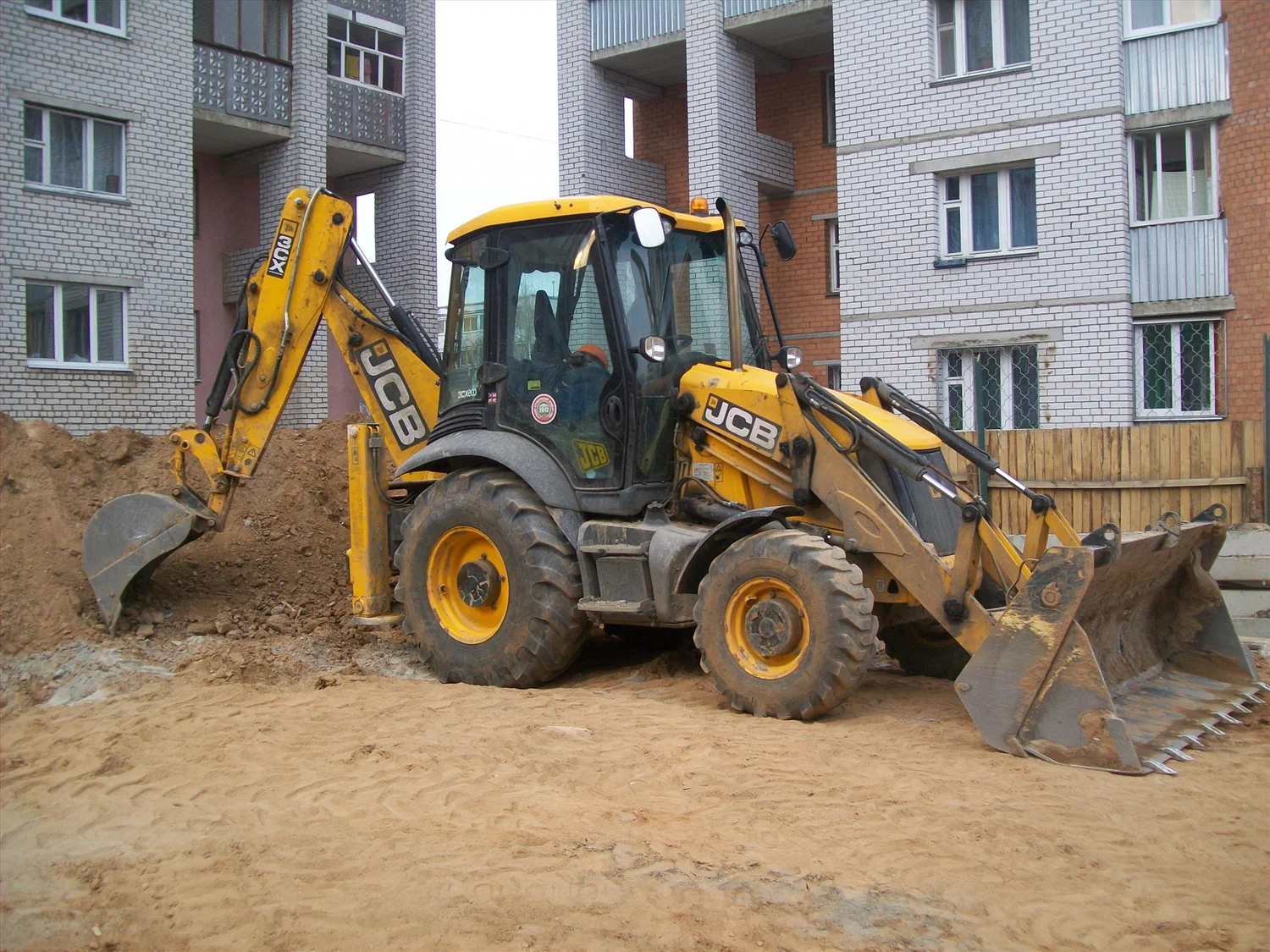 Экскаватор-погрузчик JCB 4CX